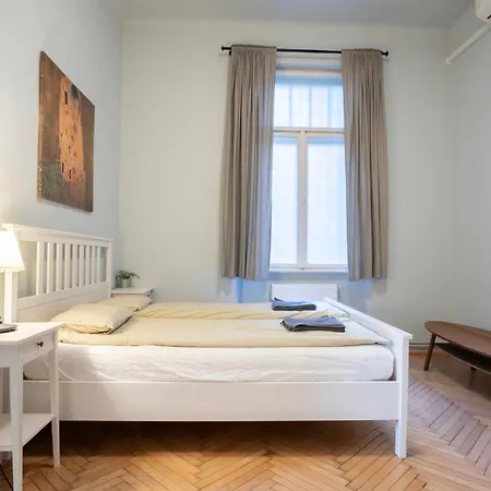 Super Comfort With 3 Next To Opera Apartmán *